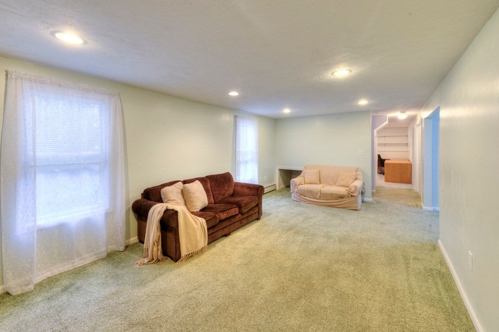 4 Matteo St, Worcester, MA Photo #23