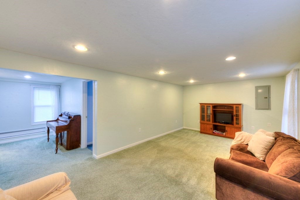 4 Matteo St, Worcester, MA Photo #24