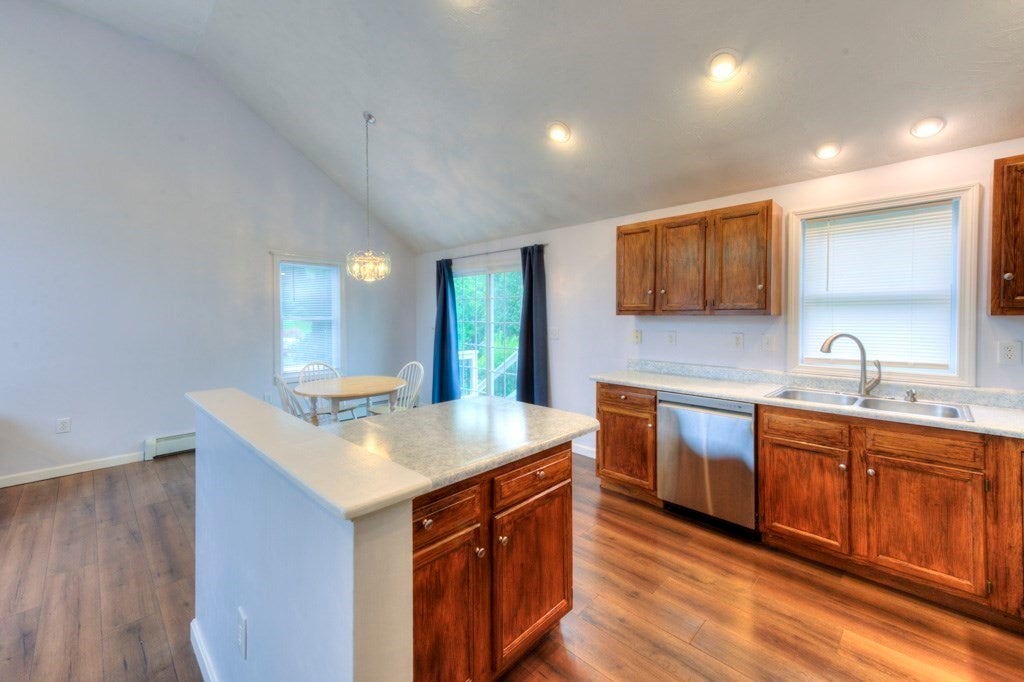 4 Matteo St, Worcester, MA Photo #9