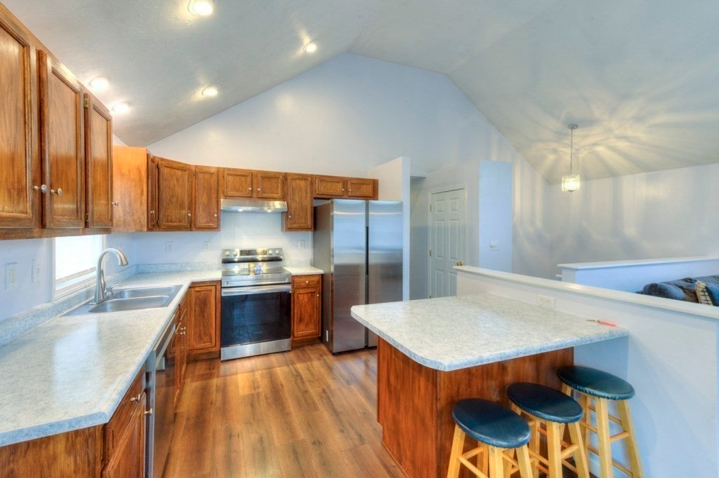 4 Matteo St