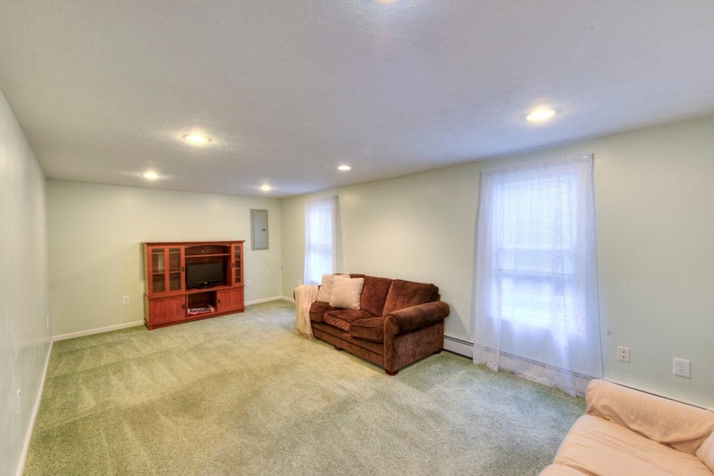 4 Matteo St, Worcester, MA Photo #22