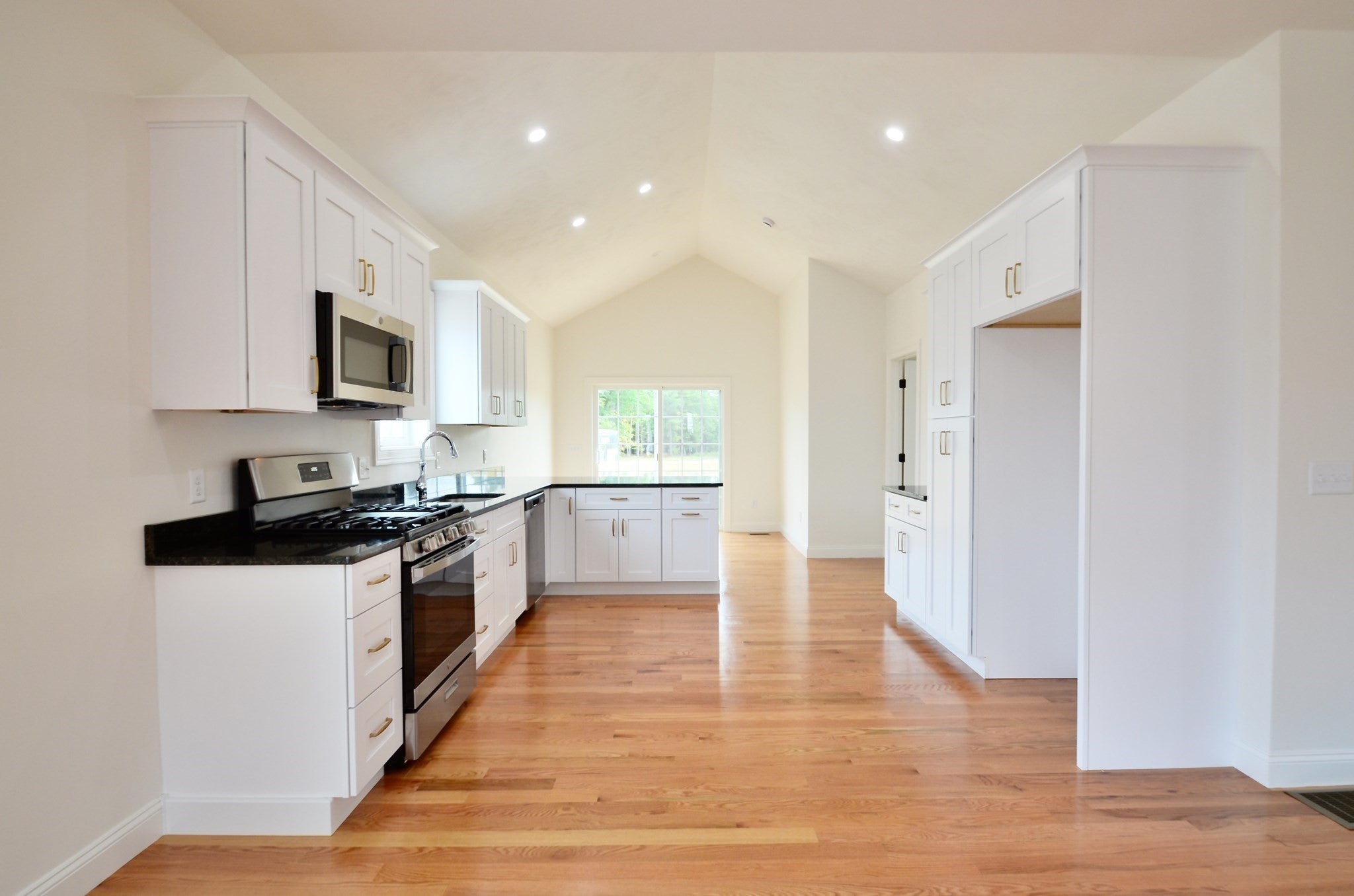 215A Crownshield #20A, Uxbridge, MA, 215A Crownshield #20A, Uxbridge, MA Photo #3