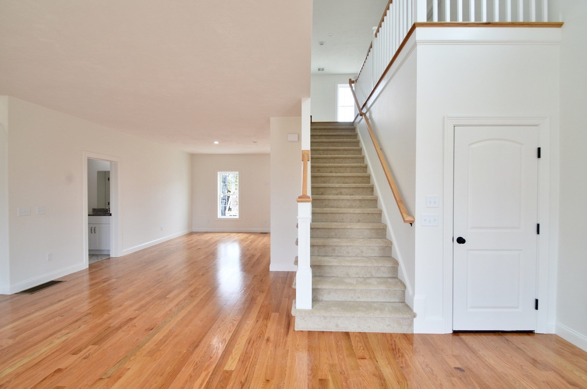 215A Crownshield #20A, Uxbridge, MA, 215A Crownshield #20A, Uxbridge, MA Photo #4