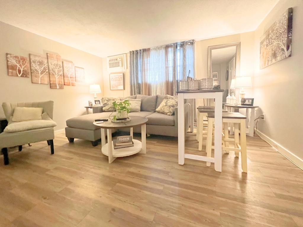 198 Boston Post Rd E 1