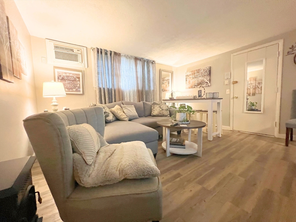 198 Boston Post Rd E 1