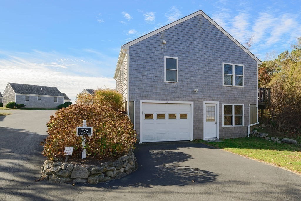Wellfleet, Massachusetts 02667, United States, 3 Bedrooms Bedrooms, ,2 BathroomsBathrooms,Residential,Contingent,33592