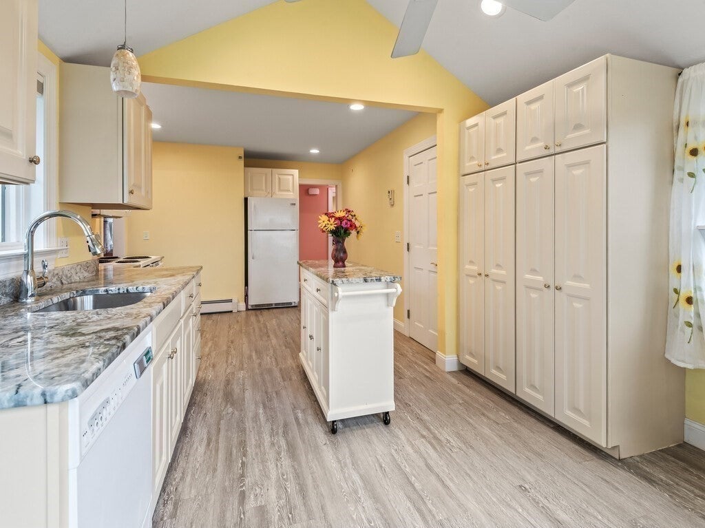 18 Crown St, Spencer, MA Photo #13