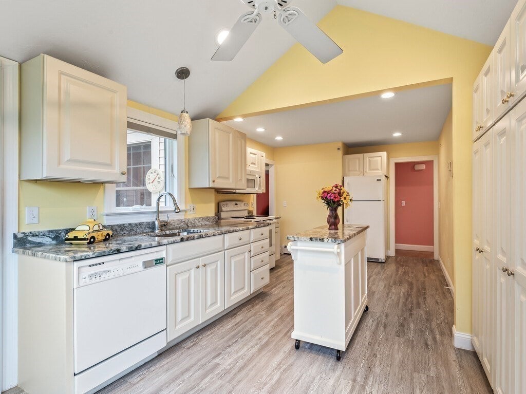18 Crown St, Spencer, MA Photo #12