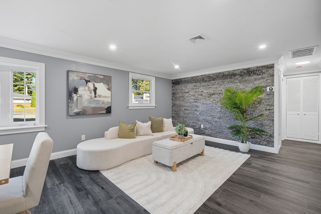 36 Pondview Cir