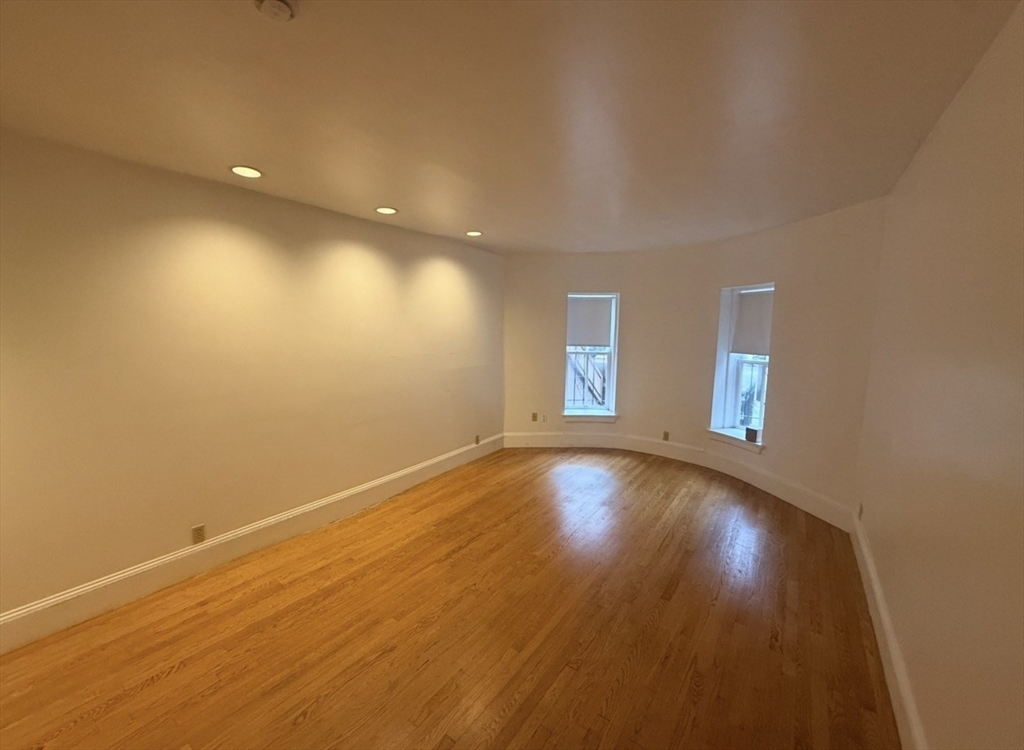 Click for 523 Columbus Ave #2, Boston, MA slideshow Click for 523 Columbus Ave #2, Boston, MA slideshow