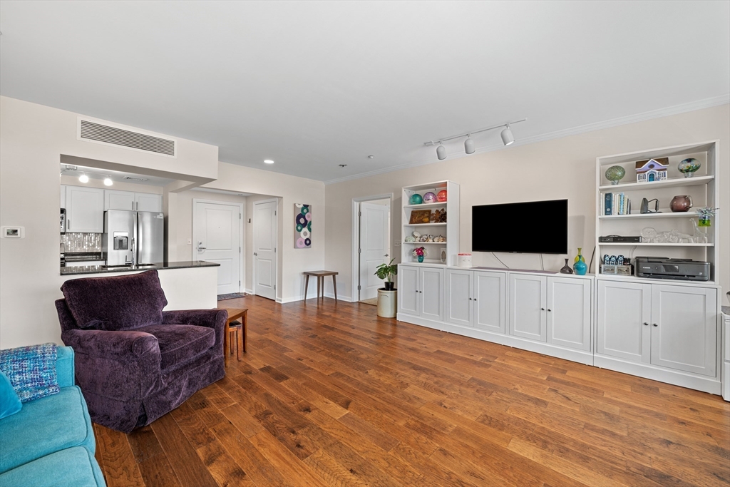 248 Main Street 216
