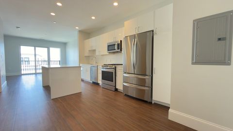 205 Maverick 412 Boston MA 02128