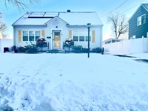 45 Wrona St Springfield MA 01151
