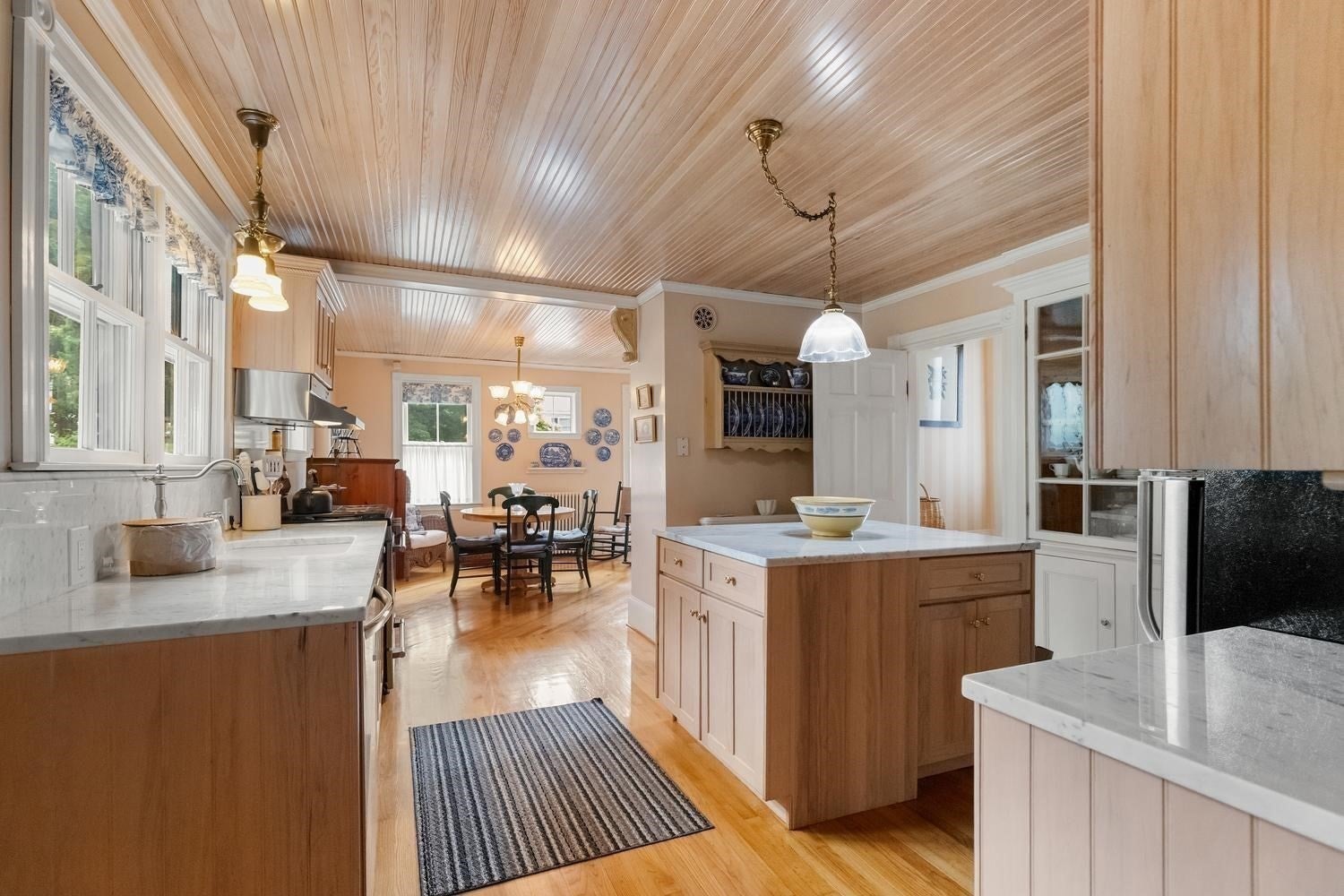 8 Leonard Cir, Medford, MA Photo #16