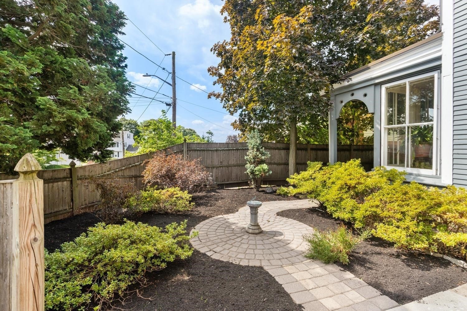 8 Leonard Cir, Medford, MA Photo #5