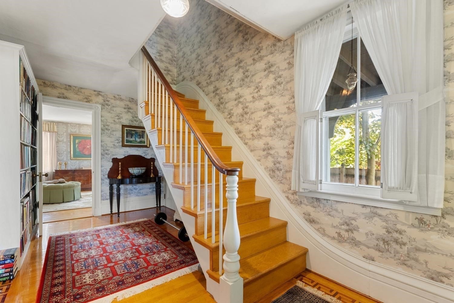8 Leonard Cir, Medford, MA Photo #8