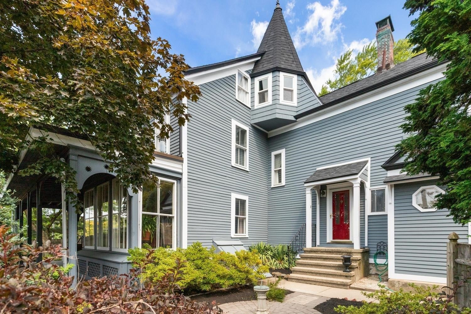 8 Leonard Cir, Medford, MA Photo #1