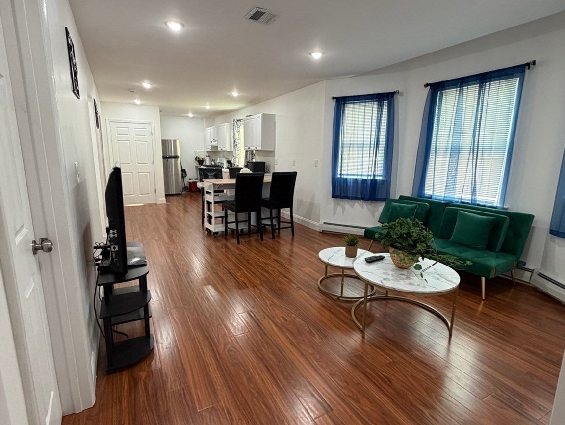 Click for 7 Alexander Ave #2, Medford, MA slideshow