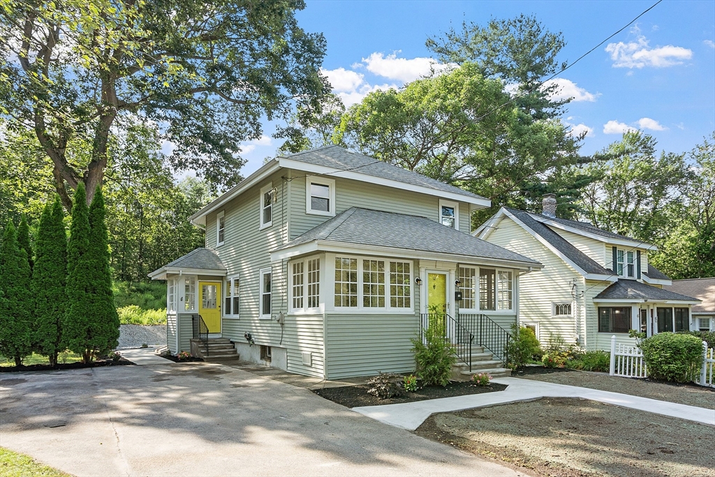 12 Romola Rd