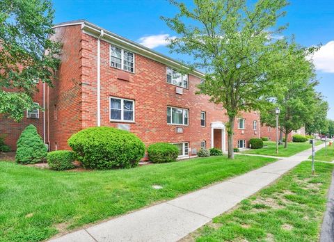 Photo of 272 Regency Park Dr #272, Agawam, MA 01001 (MLS # 73527151)