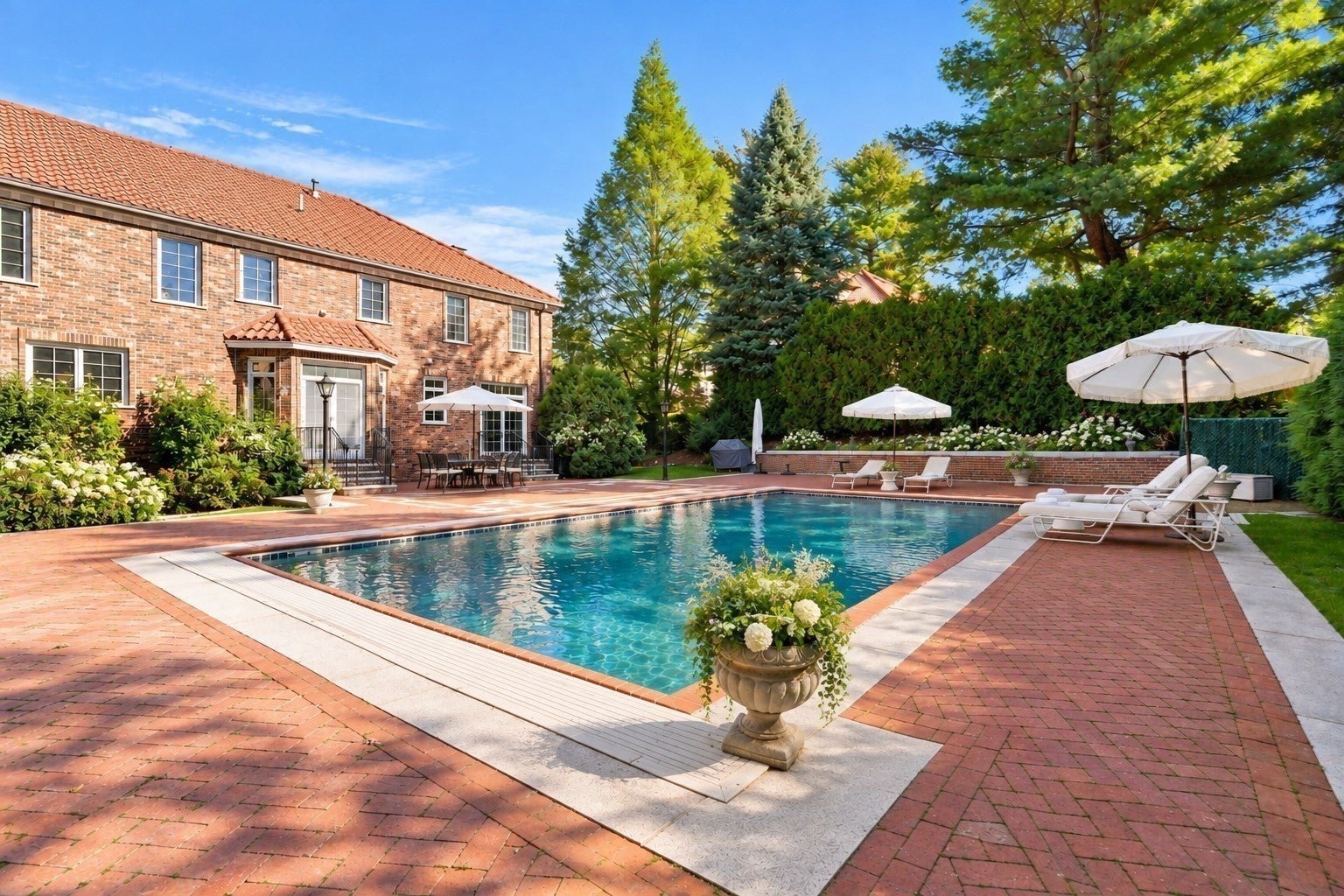7 Monadnock Rd