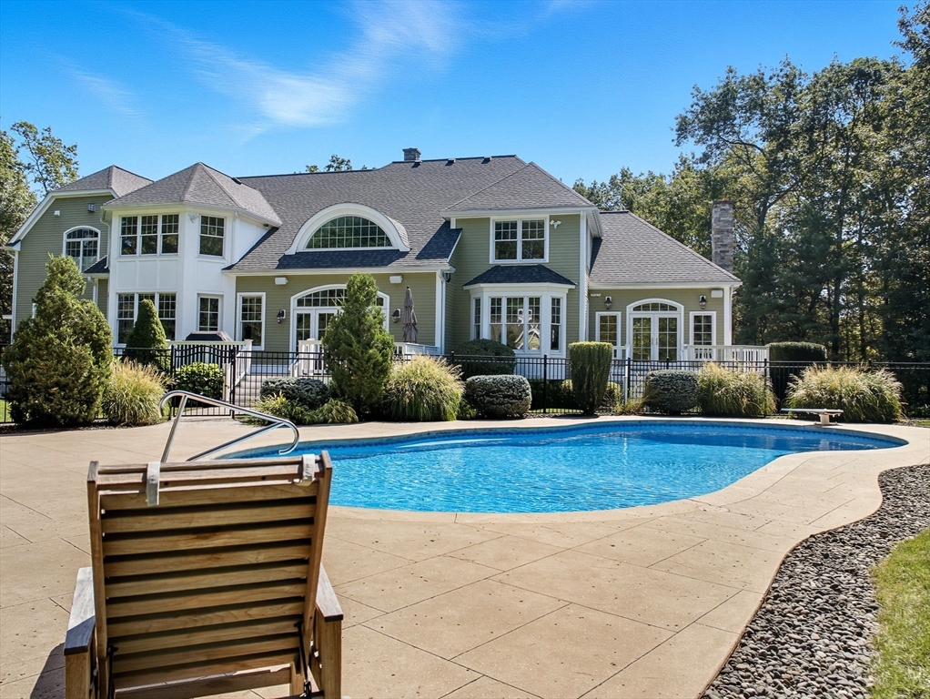 6 Little Hollow Lane