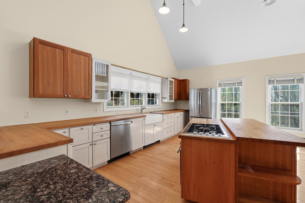 18 Fairview Dr