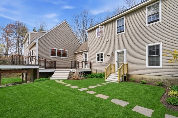 18 Fairview Dr