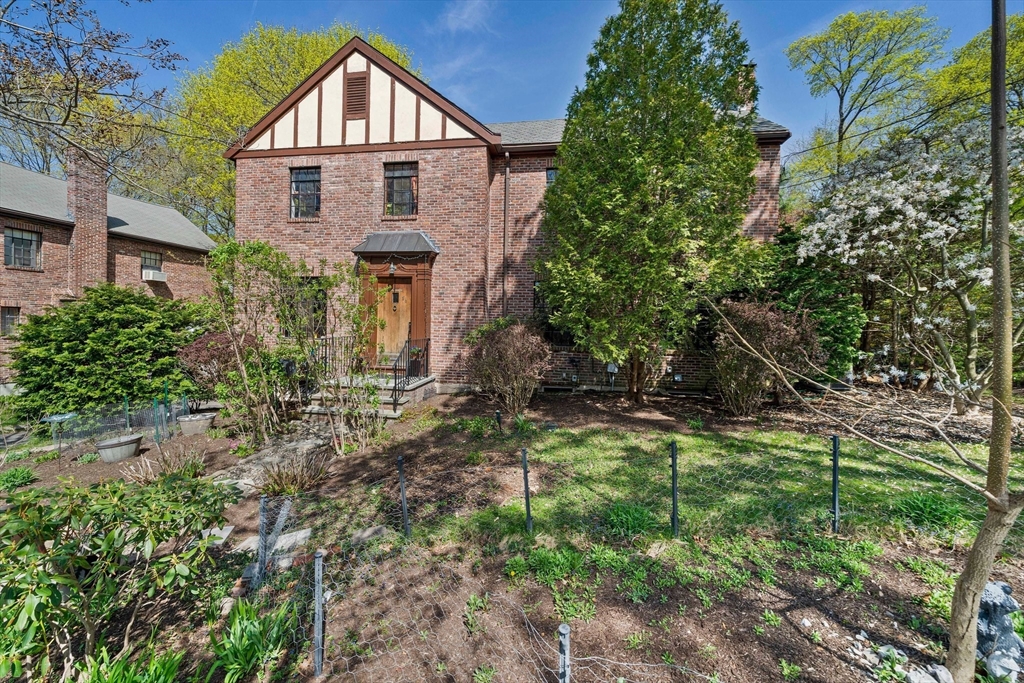 56 West Boulevard Rd