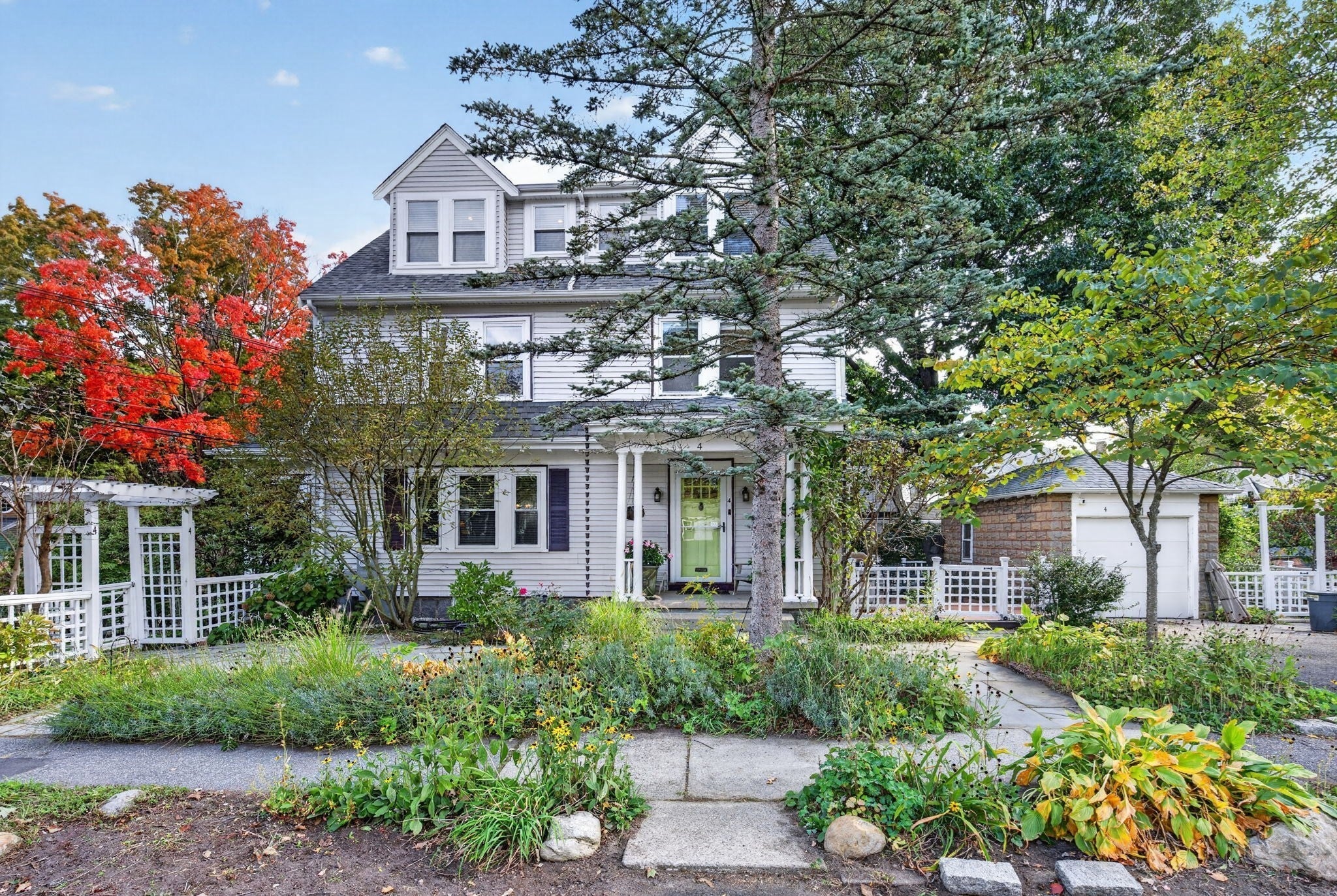 Photo of 4 Hawthorn Rd, Milton, MA