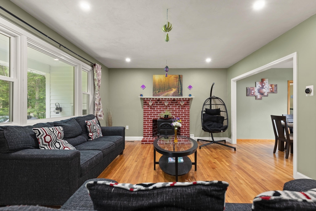 19 Shaker Ln