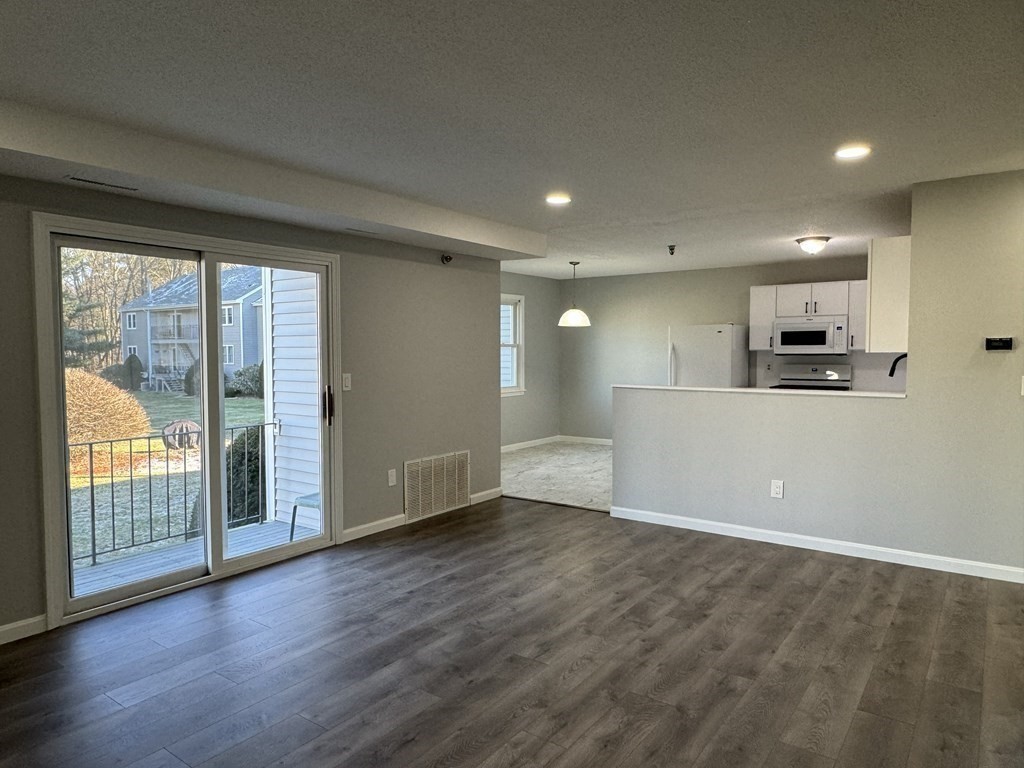 74 Tennis Plaza Rd 31