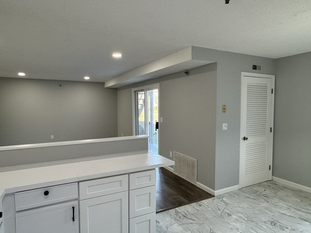 74 Tennis Plaza Rd 31