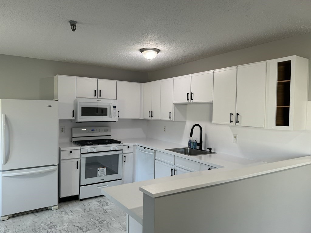 74 Tennis Plaza Rd 31