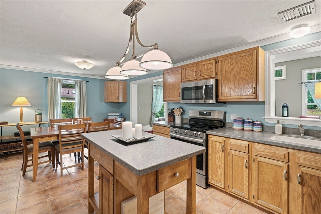 36 Barltett Street, Pembroke, MA Photo #6