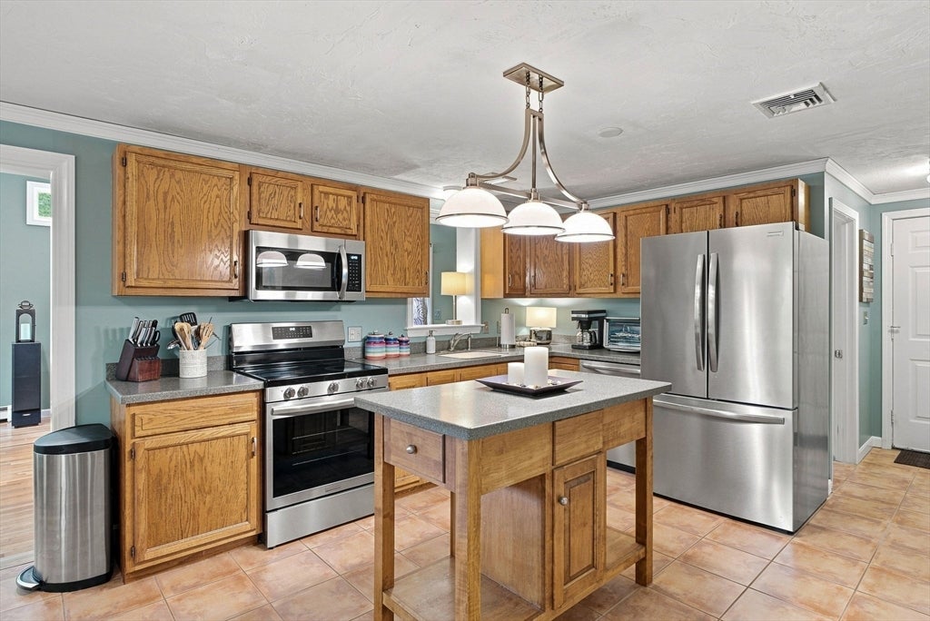 36 Barltett Street, Pembroke, MA Photo #4