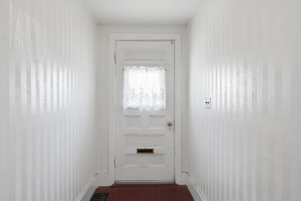 8 Vernon Ct, Newburyport, MA Photo #6