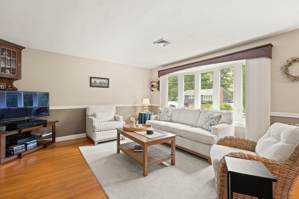 15 W. Meadow Dr