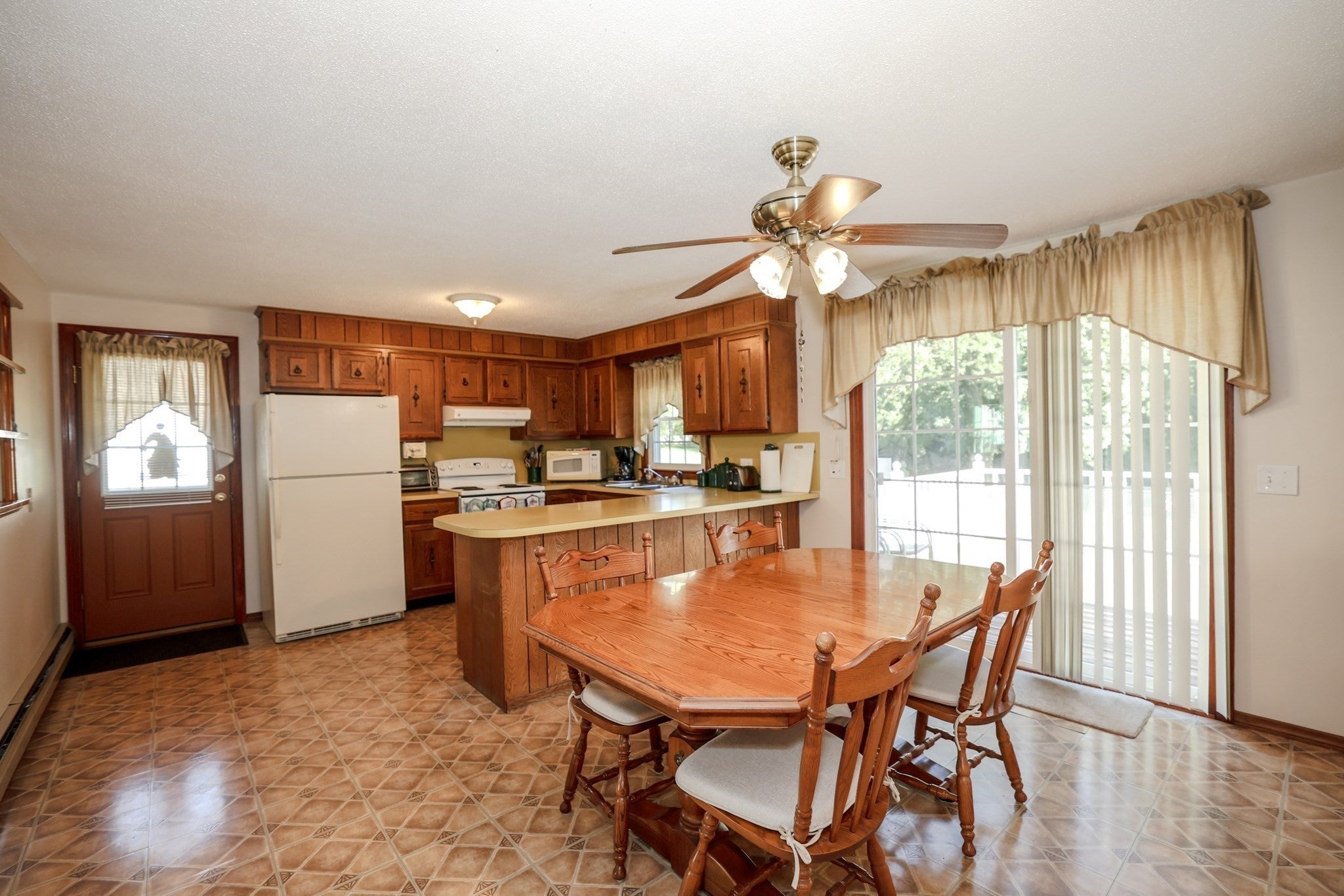 14 Brentwood Dr, Leominster, MA, 14 Brentwood Dr, Leominster, MA Photo #12