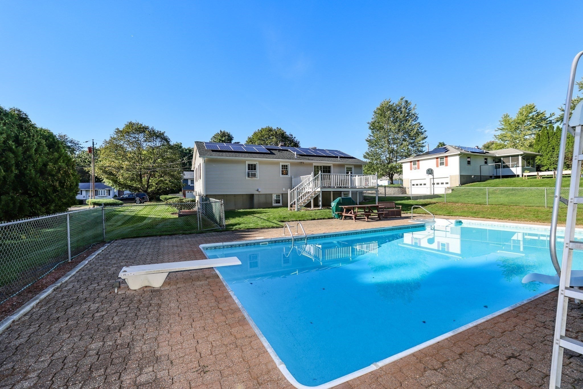 14 Brentwood Dr