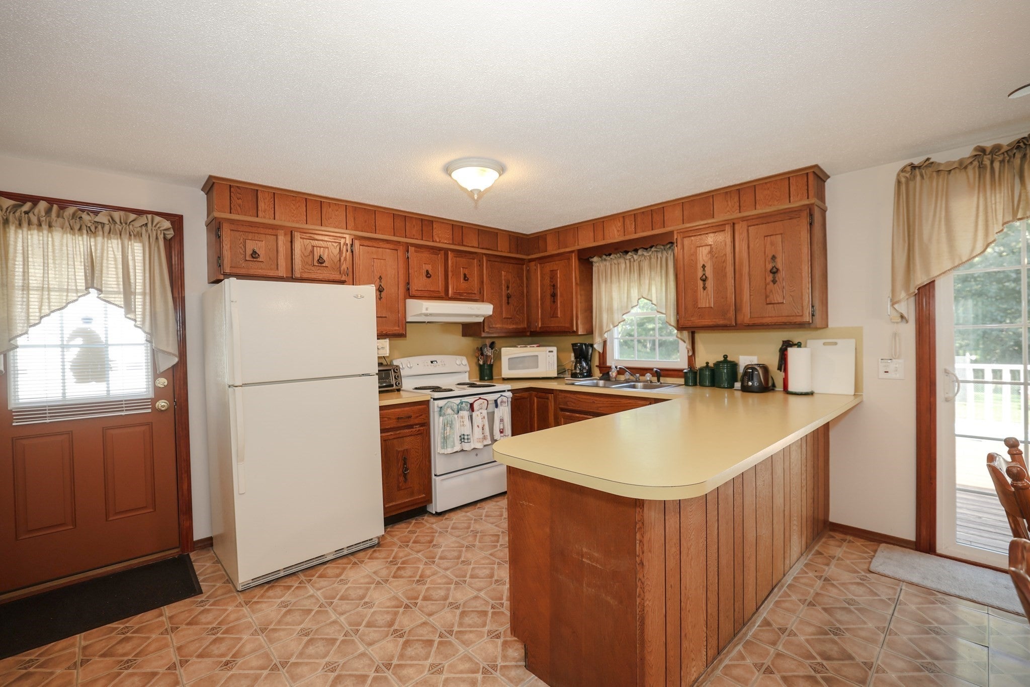 14 Brentwood Dr, Leominster, MA, 14 Brentwood Dr, Leominster, MA Photo #11