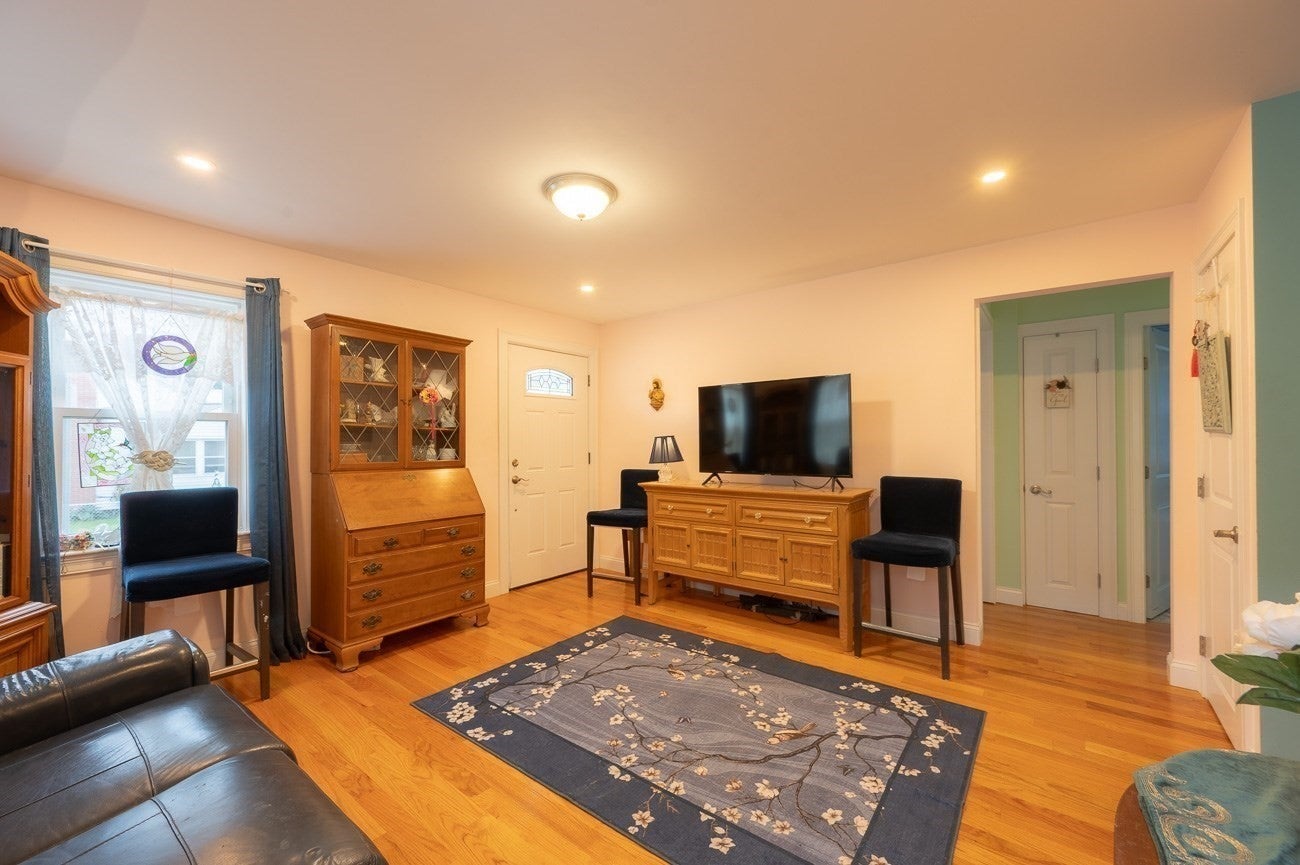 28 Heathcote St, Boston, MA Photo #9