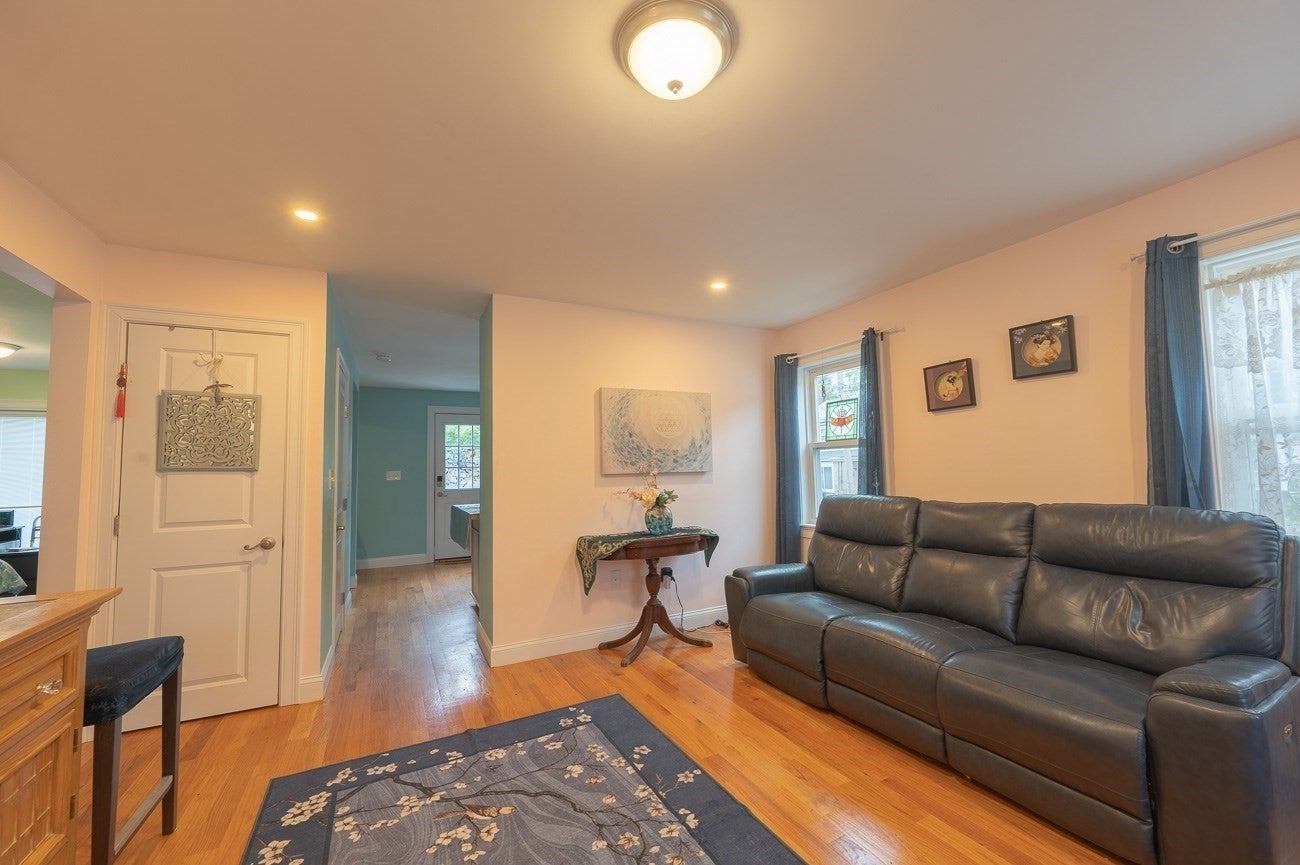 28 Heathcote St, Boston, MA Photo #7