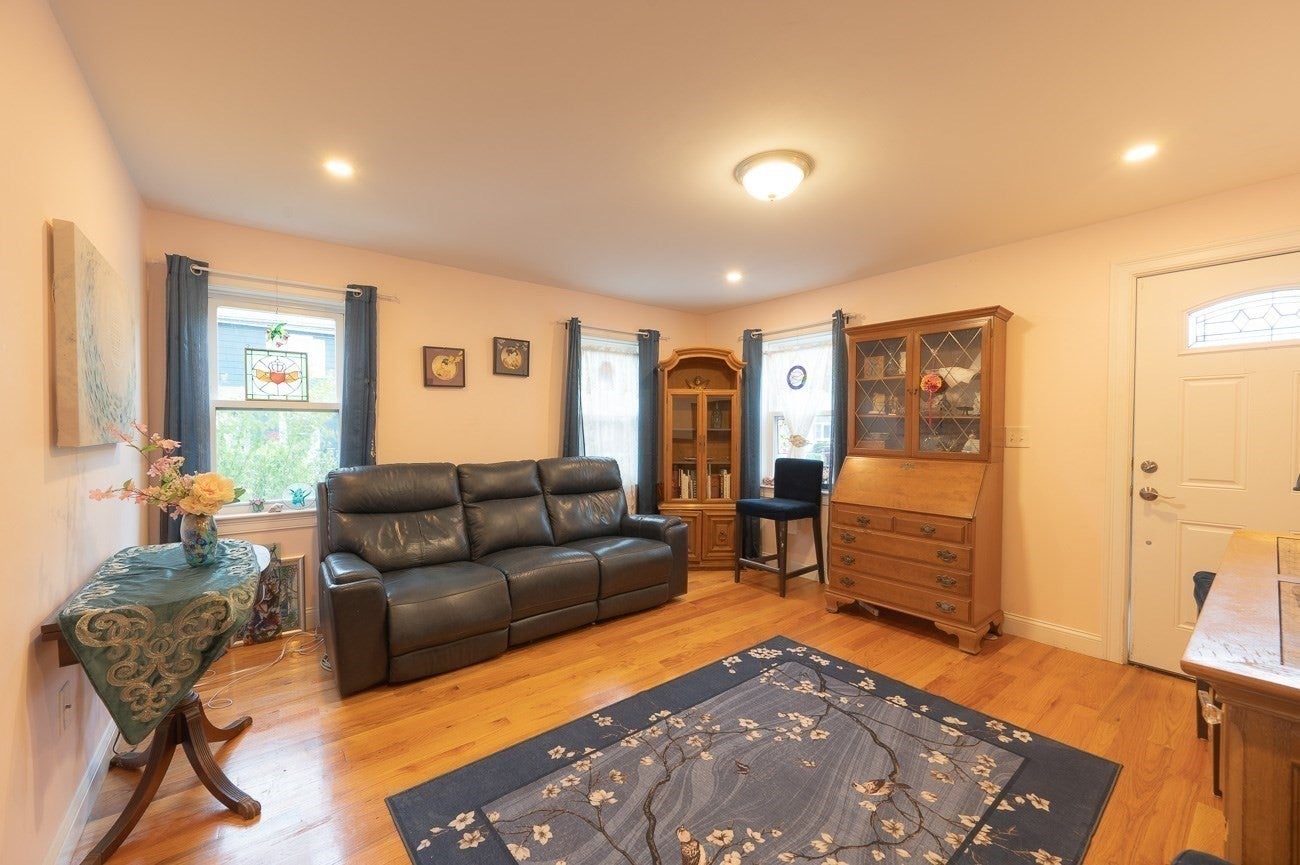 28 Heathcote St, Boston, MA Photo #8