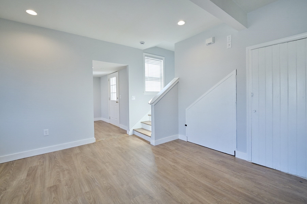 76 Railroad Ave 1