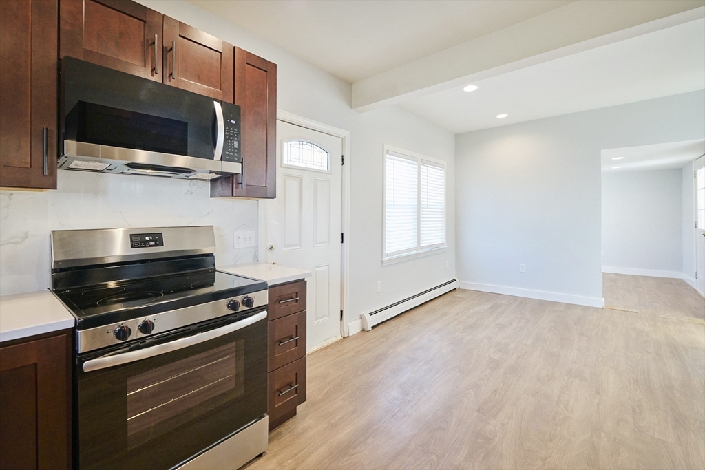76 Railroad Ave 1