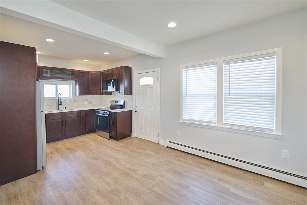 76 Railroad Ave 1