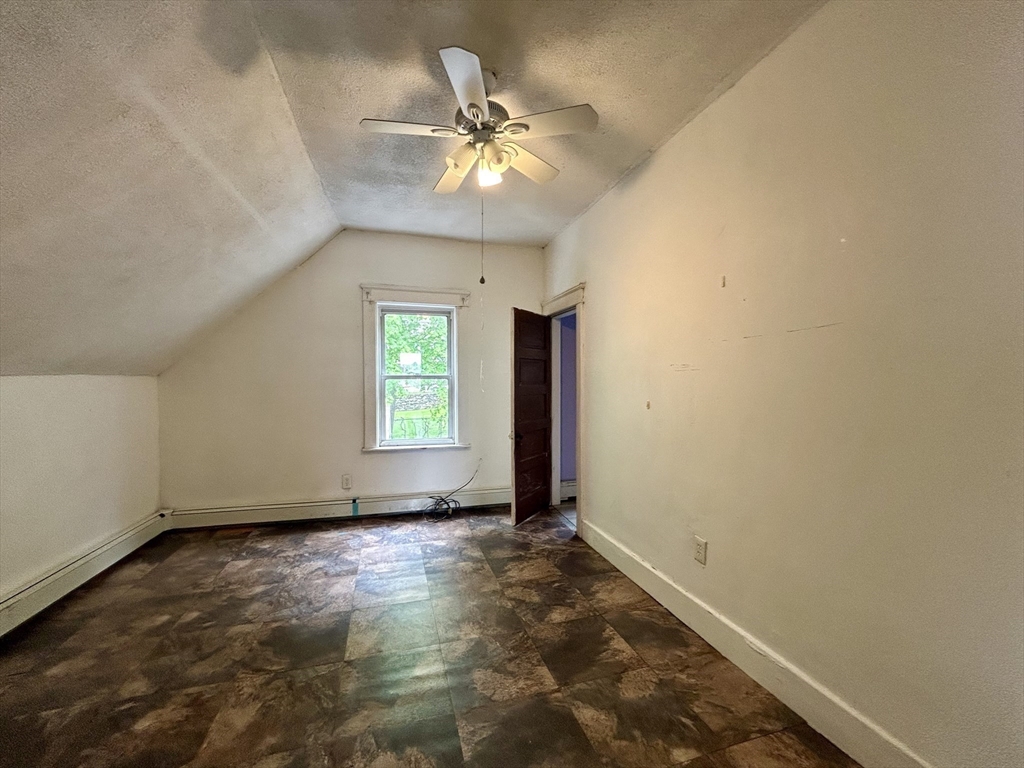 3 Gloucester Rd, Worcester, MA Photo #8
