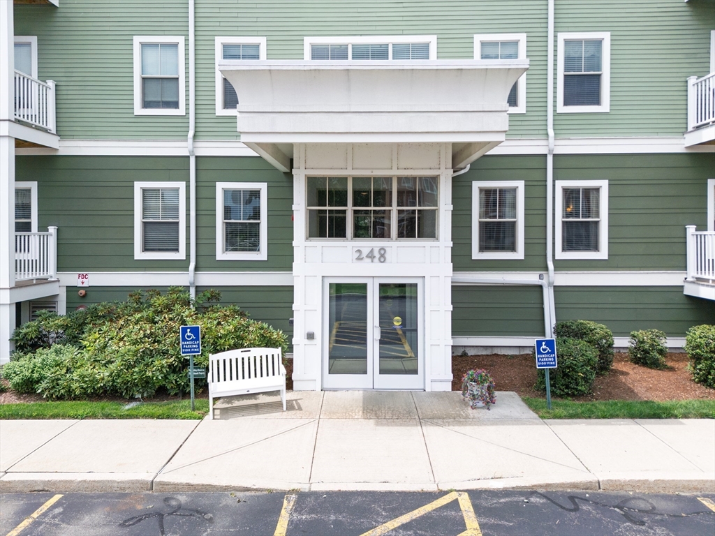 248 Main St 207