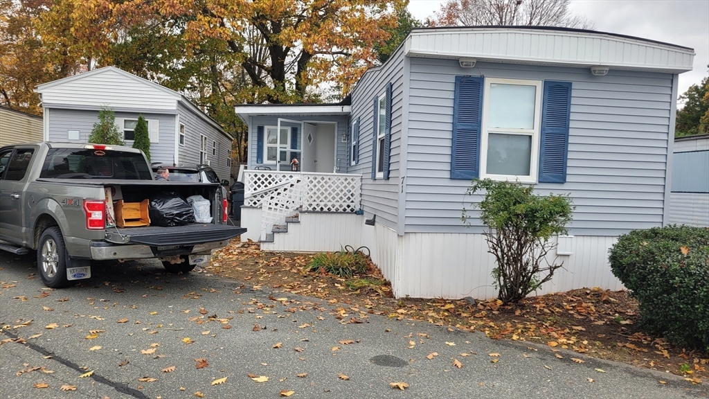 252 Newbury Street 71